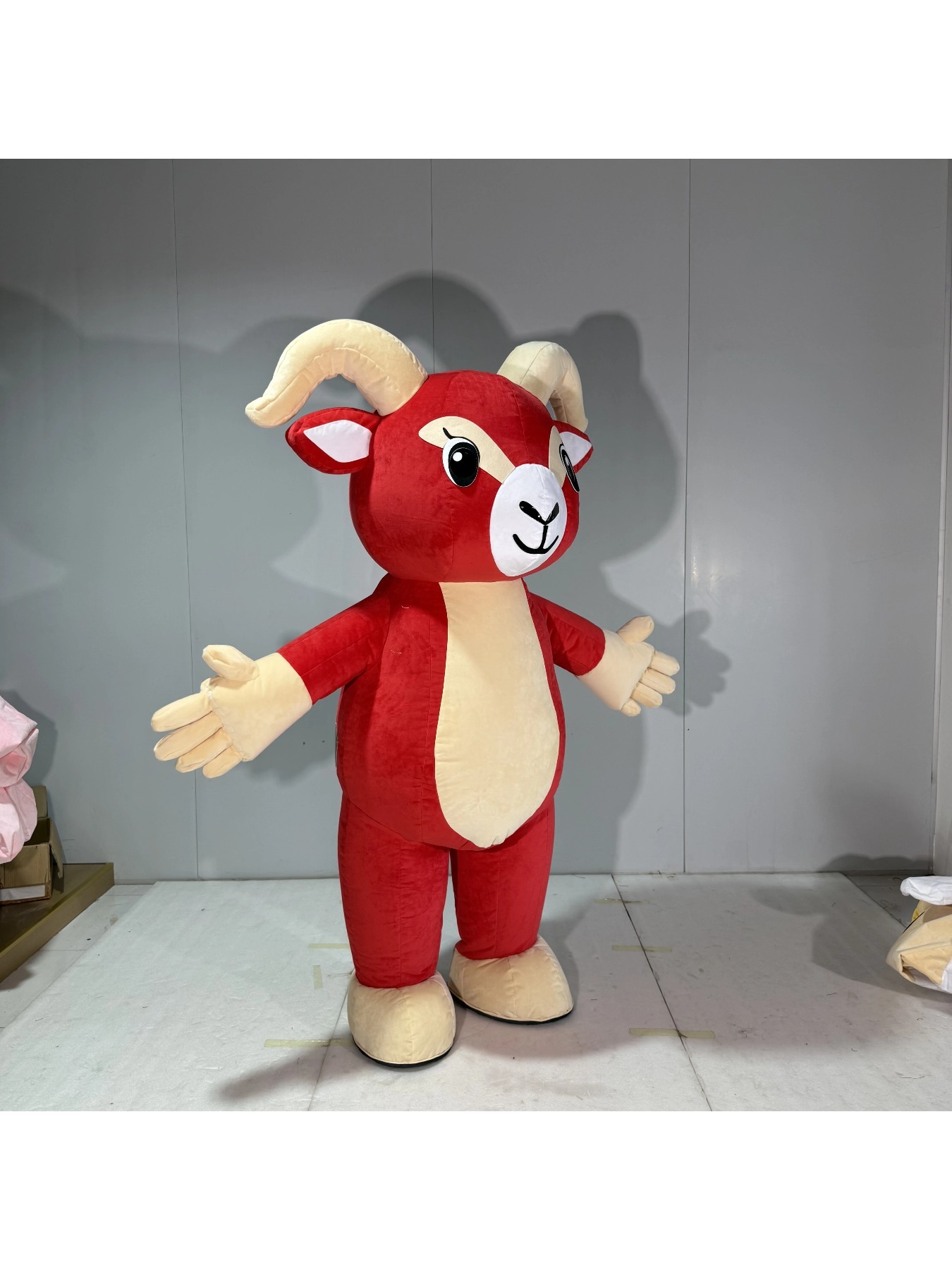 Надувной костюм красной козы,  – обзор и цена Costumes